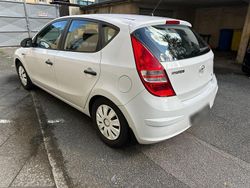 Weiß Gebraucht 2010 Hyundai i30 Limousine | 2.500 € (Guter Preis)