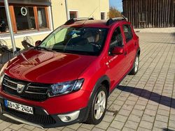 Rot Gebraucht 2015 Dacia Sandero Celebration Limousine | 5.490 € (Guter Preis)
