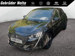 Schwarz / Gebraucht 2022 Peugeot e-208 GT Kleinwagen | 18.450 € (Fairer Preis)