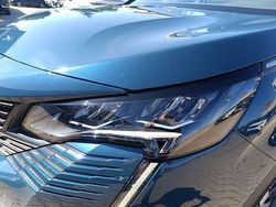 Blau metallic Gebraucht 2023 Peugeot 5008 Allure Van / Kleinbus | 32.360 € (Etwas zu teuer)