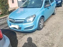 Blau Gebraucht 2009 Opel Astra Limousine | 2.500 €