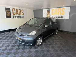 Grau Gebraucht 2012 Toyota Aygo Edition Kleinwagen | 4.700 € (Fairer Preis)