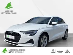 Weiß Gebraucht 2025 Audi A3 Sportback Advanced Plus Limousine | 29.990 € (Superpreis)