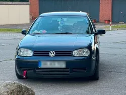 Blau Gebraucht 2002 VW Golf IV Kleinwagen | 1.400 € (Teuer)