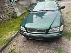 Grün Gebraucht 1998 Volvo S40 Limousine | 1.800 € (Fairer Preis)