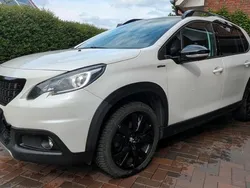 Weiß Gebraucht 2017 Peugeot 2008 Allure GT-Line SUV | 11.900 € (Teuer)