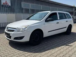 Weiß Gebraucht 2009 Opel Astra Selection Limousine | 2.890 € (Fairer Preis)