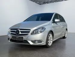 Grau Gebraucht 2015 Mercedes B200 Van / Kleinbus | 13.990 € (Fairer Preis)