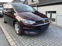 Crimson red metallic Gebraucht 2018 VW Touran Comfortline Van / Kleinbus | 16.990 € (Guter Preis)