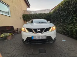 Weiß Gebraucht 2015 Nissan Qashqai 360º SUV | 12.550 € (Fairer Preis)