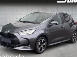 Grau Gebraucht 2024 Toyota Yaris Hybrid Team Limousine | 21.950 € (Guter Preis)