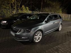 Grau Gebraucht 2018 Skoda Octavia Kombi | 14.500 € (Etwas zu teuer)