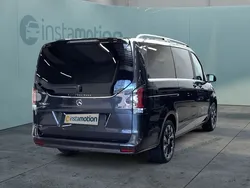 Grau Gebraucht 2024 Mercedes V300 Avantgarde Van / Kleinbus | 76.050 €
