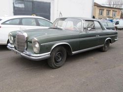 Grün Gebraucht 1963 Mercedes 220 | 14.500 €