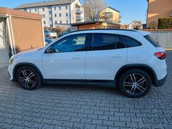 Weiß Gebraucht 2020 Mercedes GLA200 AMG line SUV | 29.900 € (Fairer Preis)