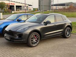 Grau Gebraucht 2023 Porsche Macan S SUV | 81.500 € (Teuer)