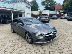 Grau Gebraucht 2019 Mercedes CLA180 Shooting Brake Kombi | 20.900 €