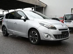 Silber Gebraucht 2010 Renault Scénic III Dynamique Van / Kleinbus | 2.300 € (Guter Preis)