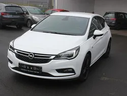 Weiß Gebraucht 2017 Opel Astra Active Limousine | 10.900 € (Fairer Preis)