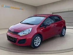 Rot Gebraucht 2014 Kia Rio Attract Kleinwagen | 5.990 € (Guter Preis)