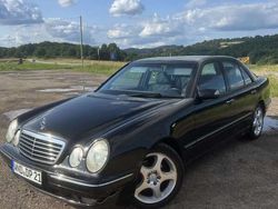 Schwarz Gebraucht 2000 Mercedes E200 Limousine | 2.750 €