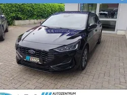 Schwarz Gebraucht 2023 Ford Focus ST-Line Limousine | 20.976 € (Guter Preis)