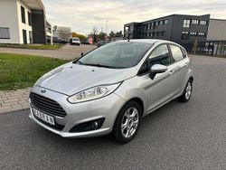 Silber Gebraucht 2015 Ford Fiesta Limousine | 7.990 €