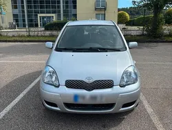 Grau Gebraucht 2005 Toyota Yaris Kleinwagen | 1.999 € (Fairer Preis)