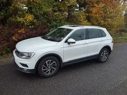 Weiß Gebraucht 2018 VW Tiguan Sound SUV | 19.980 €