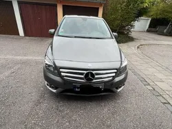 Grau Gebraucht 2012 Mercedes B180 Van / Kleinbus | 9.500 € (Fairer Preis)