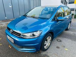 Blau Gebraucht 2018 VW Touran Trendline Van / Kleinbus | 9.999 € (Fairer Preis)