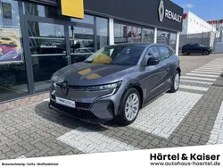 Grau Gebraucht 2022 Renault Mégane Equilibre Limousine | 20.950 € (Etwas zu teuer)