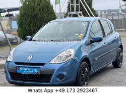 Blau Gebraucht 2011 Renault Clio III Expression Limousine | 2.400 €