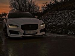 Weiß Gebraucht 2018 Jaguar XE R-Sport Limousine | 17.900 € (Etwas zu teuer)