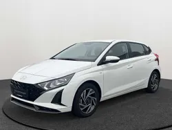 Weiß Gebraucht 2024 Hyundai i20 Trend Limousine | 18.490 € (Guter Preis)