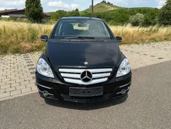 Kosmosschwarz metalliclack Gebraucht 2009 Mercedes B200 Sport Van / Kleinbus | 6.300 € (Fairer Preis)