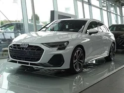 Gletscherweiß metallic Gebraucht 2024 Audi A3 Sportback S-Line Limousine | 37.445 € (Guter Preis)