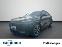 Mythosschwarz metallic (metallic) Gebraucht 2025 Audi Q6 Sportback e-tron Basis SUV | 84.370 € (Teuer)