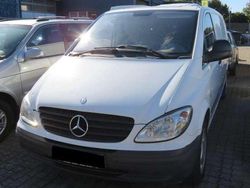 Weiss Gebraucht 2005 Mercedes Vito Van / Kleinbus | 7.900 € (Teuer)