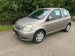 Grau Gebraucht 2005 Toyota Yaris Kleinwagen | 1.950 € (Fairer Preis)