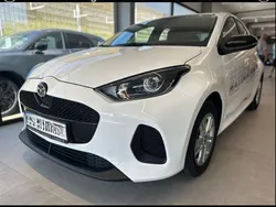 Lunar white Gebraucht 2024 Mazda 2 Center-Line Kleinwagen | 21.990 € (Fairer Preis)