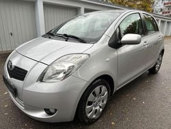 Silber Gebraucht 2006 Toyota Yaris Executive Limousine | 3.990 € (Etwas zu teuer)