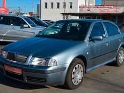 Grau Gebraucht 2004 Skoda Octavia Limousine | 3.900 € (Etwas zu teuer)