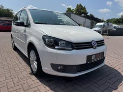 Weiß Gebraucht 2011 VW Touran Style Van / Kleinbus | 9.990 € (Teuer)