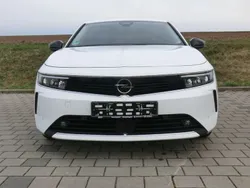 Weiß Gebraucht 2023 Opel Astra Enjoy Limousine | 17.975 € (Guter Preis)
