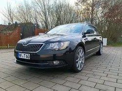 Schwarz Gebraucht 2014 Skoda Superb Kombi | 10.000 € (Fairer Preis)