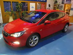 Rot Gebraucht 2016 Opel Astra Innovation Limousine | 10.550 € (Guter Preis)
