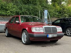 Rot Gebraucht 1990 Mercedes 300 Limousine | 11.000 €