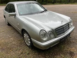 Silber Gebraucht 1996 Mercedes E420 Limousine | 5.390 €
