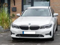 Weiß Gebraucht 2019 BMW 318 Limousine | 20.900 € (Fairer Preis)